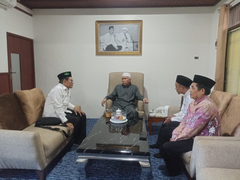 Rektor UNUKASE, Dr. Ir. H. Abrani Sulaiman, M.Sc., bersilaturahmi dengan Rais Syuriyah PWNU Kalimantan Selatan, KH. M. Wildan Salman Jalil, di Martapura, Senin (18/8/2025).