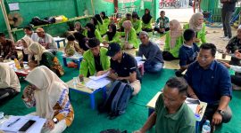 Para aparatur desa dan pengurus BUMDes mengikuti pelatihan penyusunan laporan keuangan yang digelar UNUKASE bersama mahasiswa KKN di Desa Tajau Landung, Banjar, Sabtu, (16/8/2025)