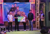 Penyerahan simbolis perlindungan BPJS Ketenagakerjaan kepada atlet sepak bola Tanah Bumbu yang akan berlaga di Porprov Kalsel 2025, berlangsung di Palaka Coffee Pagatan, Jumat (22/8/2025).
