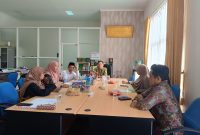 Suasana pertemuan antara Fakultas Ekonomi dan Sosial Humaniora (FESH) UNUKASE dengan Fakultas Ekonomi dan Bisnis Islam (FEBI) UIN Antasari Banjarmasin dalam rangka penandatanganan kerja sama strategis di bidang pendidikan, penelitian, dan pengabdian kepada masyarakat, Kamis (20/8/2025).