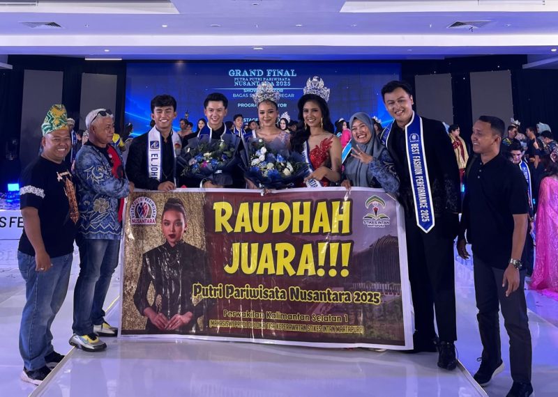 Raudhah, mahasiswi STIKes Intan Martapura, bersama para finalis dan pendukung usai dinobatkan sebagai Putri Pariwisata Nusantara 2025 di Ibu Kota Nusantara, Minggu (24/8/2025) malam.
