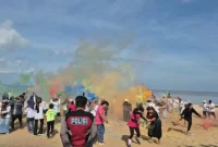 Batakan Color Fun 2025 sukses meriah di Pantai Batakan Baru, dongkrak kunjungan wisatawan dan berpotensi jadi event tahunan