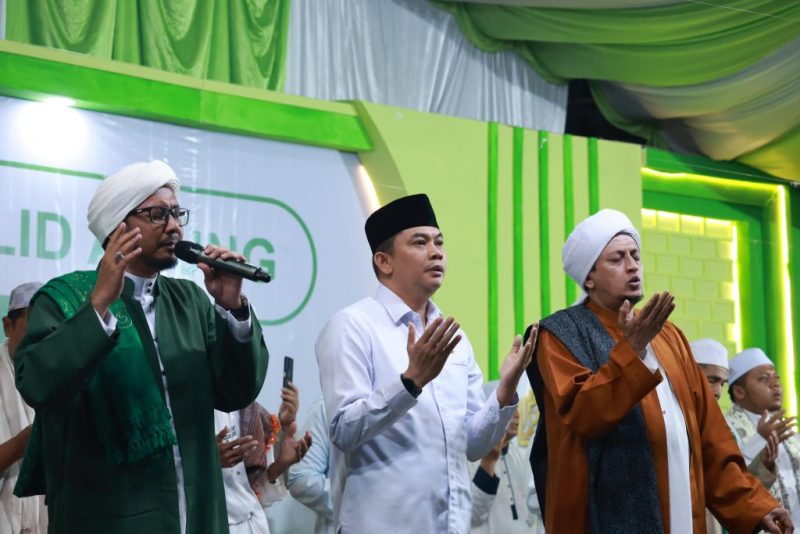 Bupati Andi Rudi Latif apresiasi peran Pondok pesantren Darul Muhibbin di Mekarsari, Tanah Bumbu saat Maulid Nabi, Sabtu 13 September 2025