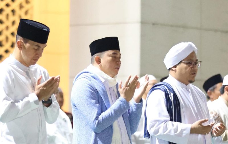 Bupati Andi Rudi Latif hadiri Maulid Nabi Muhammad SAW di Masjid Agung Al-Falah Tanah Bumbu, Minggu 7 September 2025