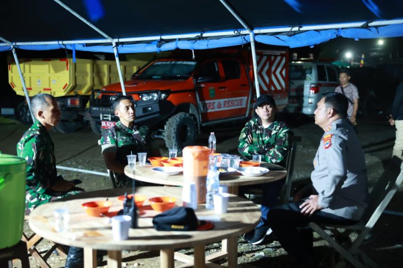 Bupati Andi Rudi Latif membentuk Satgas Aksi Cepat Tanah Bumbu evakuasi korban helikopter jatuh di Mantewe, Senin 1/9/2025