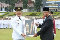 Bupati Tanah Laut H. Rahmat Trianto menerima gelar Alumni Kehormatan IPDN dan menekankan pentingnya integritas serta pelayanan publik