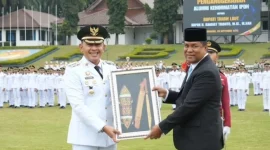 Bupati Tanah Laut H. Rahmat Trianto menerima gelar Alumni Kehormatan IPDN dan menekankan pentingnya integritas serta pelayanan publik