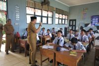 Bupati Tanah Laut blusukan ke SMP, tinjau fasilitas, dengarkan aspirasi guru-siswa, dan soroti tantangan pendidikan