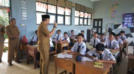 Bupati Tanah Laut blusukan ke SMP, tinjau fasilitas, dengarkan aspirasi guru-siswa, dan soroti tantangan pendidikan