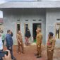 Bupati Tanah Laut meninjau program bedah rumah, membantu warga Desa Ketapang dan Tirta Jaya, serta memberikan bantuan tanah