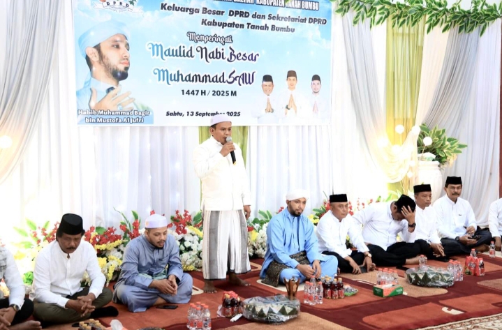 Suasana peringatan Maulid Nabi Muhammad SAW yang digelar Keluarga Besar DPRD dan Sekretariat DPRD Kabupaten Tanah Bumbu, Sabtu (13/9/2025).