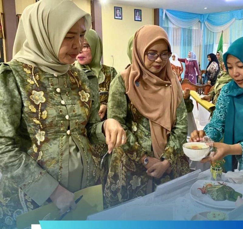 Ketua TP PKK Tanah Laut Hj. Wiwi Zazuli buka Lomba Cipta Menu B2SA 2025 di Pelaihari untuk dorong konsumsi pangan lokal sehat