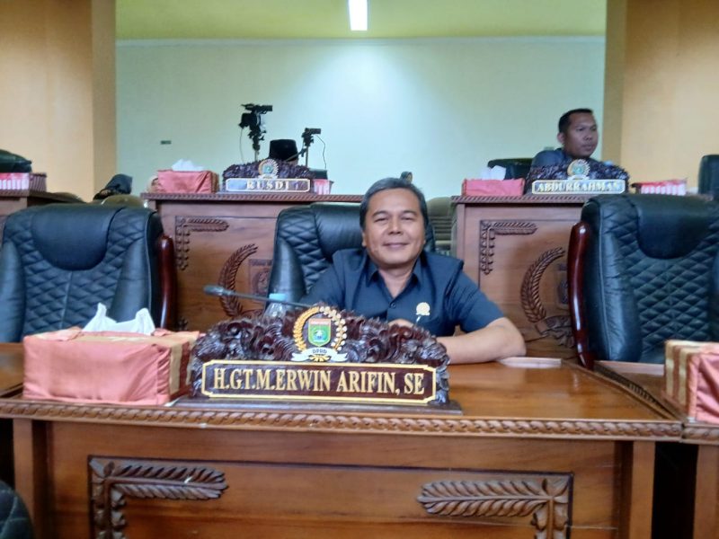 Anggota DPRD Tanah Bumbu dari Fraksi NasDem Sejahtera, H. GT. M. Erwin Arifin, saat menghadiri Rapat Paripurna di Gedung DPRD Tanah Bumbu. Senin(15/9/2025)
