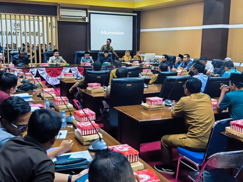 Suasana Rapat Dengar Pendapat (RDP) DPRD Tanah Bumbu bersama warga, pemerintah desa, dan pihak perusahaan tambang terkait persoalan pencemaran lahan di Desa Sebamban Baru, Kecamatan Sungai Loban.