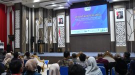 Pelantikan Pengurus SMSI Kalsel menghadirkan pelatihan jurnalistik bersama Mercurius dkk di Aula Kayuh Baimbai Banjarmasin, 15 September 2025