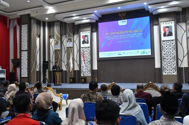 Pelantikan Pengurus SMSI Kalsel menghadirkan pelatihan jurnalistik bersama Mercurius dkk di Aula Kayuh Baimbai Banjarmasin, 15 September 2025