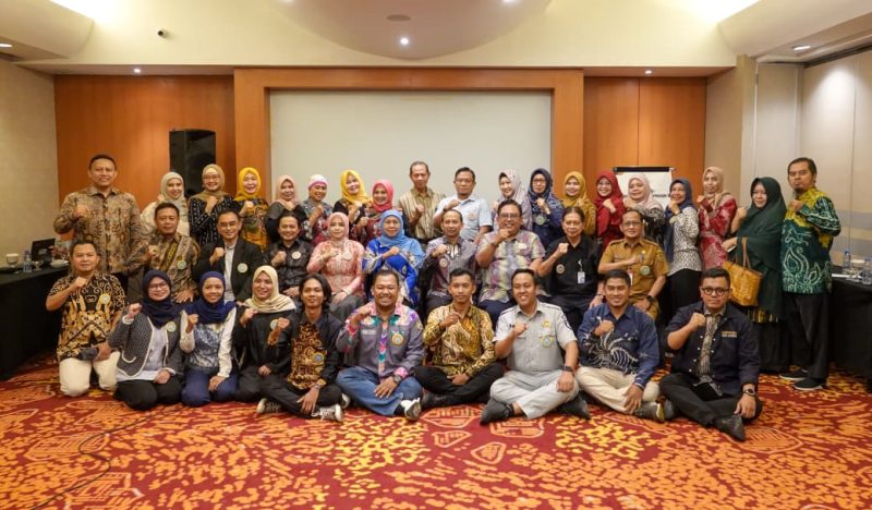 IKA keperawatan Unair tunjuk Drg. Hj. Ellyana Trisya sebagai Ketua IKA Unair Kalimantan Selatan di Galaxy Hotel Banjarmasin, pada 16 09 2025