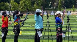 Rahmadiani, mahasiswi PGSD UNUKASE dan penerima beasiswa KIP Kuliah, bersiap tampil memperkuat tim panahan Kalimantan Selatan di POMNAS XIX 2025.