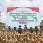 Wakapolres Tanah Bumbu Kompol Apriyansa Sinatra bersama jajaran kepolisian dan perwakilan instansi terkait saat menghadiri Panen Raya Jagung Serentak Kuartal III di Kelurahan Gunung Tinggi, Kecamatan Batulicin, Sabtu (27/9/2025).