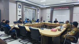 Suasana rapat kerja Komisi III DPRD Tanah Bumbu bersama Dinas Kebudayaan, Pemuda, Olahraga, dan Pariwisata (Disbudporpar) membahas kesiapan kontingen menghadapi PORPROV 2025 di Tanah Laut, Senin (13/10/2025).