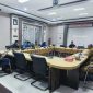 Suasana rapat kerja Komisi III DPRD Tanah Bumbu bersama Dinas Kebudayaan, Pemuda, Olahraga, dan Pariwisata (Disbudporpar) membahas kesiapan kontingen menghadapi PORPROV 2025 di Tanah Laut, Senin (13/10/2025).