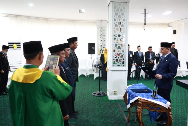 Bupati Andi Rudi Latif melantik Pejabat Pimpinan Tinggi Pratama perdana guna memperkuat kinerja SKPD sesuai visi-misi dan RPJM daerah