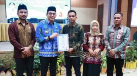 Bupati Andi Rudi Latif tutup Bimtek Keuangan Desa 2025, dorong transparansi, akuntabilitas, dan profesionalitas aparatur desa Tanah Bumbu
