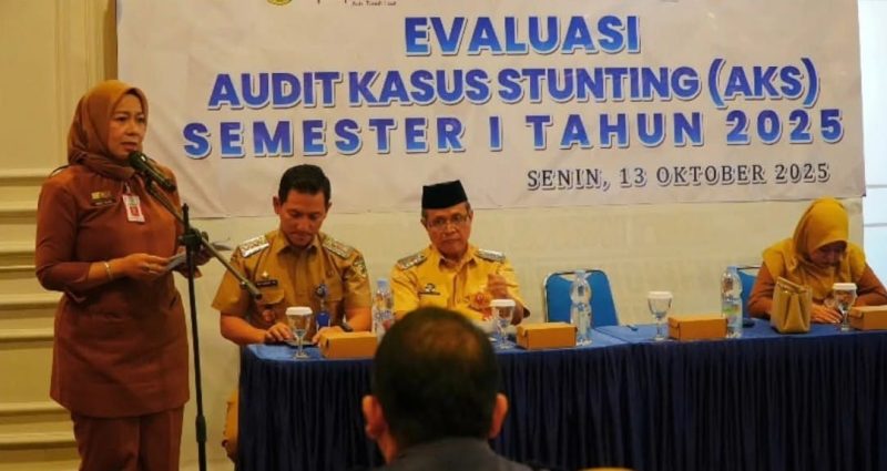 Akhmad Hairin membuka Evaluasi Audit Kasus Stunting Semester I 2025 di Kecamatan Panyipatan, dengan hadirnya tenaga kesehatan, kepala desa, dan Tim TPPS.
