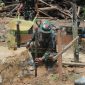 Anggota Satgas TMMD ke-126 Kodim 1022/Tanah Bumbu dan warga Desa Rejosari kompak melakukan pengecoran pondasi rumah dalam program rehabilitasi rumah warga. (Foto dok. Pendim 1022/TNB)
