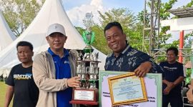 Pemkab Tanah Bumbu menyerahkan Penghargaan Adipura Lokal kepada desa berprestasi dan gelar Aksi Sinergitas Merah Putih 2025
