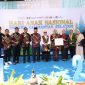 Pengangkatan bupati dan istri menjadi ayah dan bunda forum anak daerah saat Peringatan Hari Anak Nasional 2025 di Kalimantan Selatan