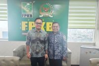Wakil DPRD Tanah Bumbu, H. Hasanuddin (kanan), bersama Pimpinan Komisi III Fraksi PKB DPR RI, Mohammad Rano Alfath (kiri), usai melakukan pertemuan dan koordinasi di Gedung DPR RI, Jakarta, Kamis (02/10/2025).
