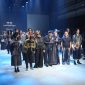 Bupati Tanah Laut H. Rahmat Trianto dan Ketua Dekranasda Ibu Dian Rahmat berpose bersama desainer Mel Ahyar dan para model usai peragaan busana bertema “Mel Ahyar Archipelago Tanah Laut” di ajang Plaza Indonesia Men’s Fashion Week 2025.