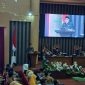 Gt Erwin Ariffin dari Fraksi NasDem Sejahtera menyampaikan pandangan umum fraksi dalam rapat paripurna DPRD Tanah Bumbu terkait Raperda pembentukan 17 desa baru, Selasa (7/10/2025).