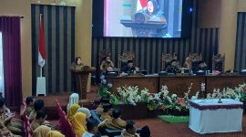 Hj. Ernawati, juru bicara Fraksi NasDem Sejahtera, menyampaikan pandangan akhir fraksinya dalam Rapat Paripurna DPRD Tanah Bumbu terkait pengesahan Perda Kerja Sama Daerah, Selasa (7/10/2025).