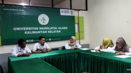 Diskusi hangat antara Tim Monev P4GN dan pihak Universitas Nahdlatul Ulama Kalimantan Selatan (UNUKASE) dalam kegiatan Monitoring dan Evaluasi Rencana Aksi P4GN Tahap I Tahun 2025 di Gedung UNUKASE, Rabu (8/10/2025).