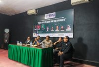 Ketua Umum SMSI, Firdaus (tengah), bersama para narasumber dalam pembukaan Dialog Nasional bertajuk 