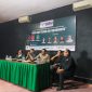 Ketua Umum SMSI, Firdaus (tengah), bersama para narasumber dalam pembukaan Dialog Nasional bertajuk 