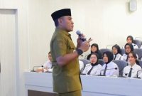 Bupati Tanah Laut H. Rahmat Trianto menegaskan pentingnya membentuk ASN yang profesional dan bermakna dalam pengabdian, saat membuka Latsar CPNS, Senin (13/10/2025).