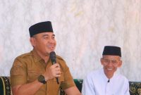 Bupati Tanah Laut H. Rahmat Trianto saat bersilaturahmi dan berdialog bersama Pimpinan Pondok Pesantren Darussalim, KH. Jamil Hasim, di Kecamatan Bati-Bati, Senin (13/10/2025).
