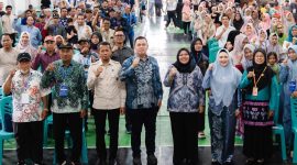 Anggota Komisi IX DPR RI Mariana bersama jajaran dan peserta sosialisasi Program Makan Bergizi Gratis (MBG) berfoto bersama usai kegiatan di Gedung Hafiyun, Banjarmasin, Kamis (9/10/2025).