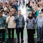 Anggota Komisi IX DPR RI Mariana bersama jajaran dan peserta sosialisasi Program Makan Bergizi Gratis (MBG) berfoto bersama usai kegiatan di Gedung Hafiyun, Banjarmasin, Kamis (9/10/2025).