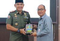 Bupati Tanah Laut, H. Rahmat Trianto, membuka secara resmi Sosialisasi Pos Bantuan Hukum (Posbankum) Desa/Kelurahan se-Kabupaten Tanah Laut Tahun 2025 di Gedung Sarantang Saruntung, Senin (14/10/2025).