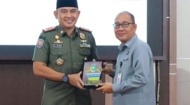 Bupati Tanah Laut, H. Rahmat Trianto, membuka secara resmi Sosialisasi Pos Bantuan Hukum (Posbankum) Desa/Kelurahan se-Kabupaten Tanah Laut Tahun 2025 di Gedung Sarantang Saruntung, Senin (14/10/2025).