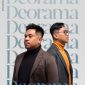 Duo musisi asal Banjarmasin, Deorama, terdiri dari Antra (vokal) dan Reza (gitar), resmi merilis single perdana berjudul “Momen Terakhir Kita” pada 17 Oktober 2025.