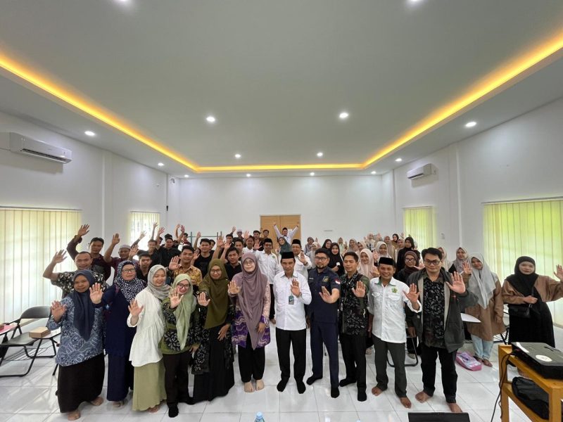FESH UNUKASE dan KUA Gambut berkolaborasi menggelar bimbingan perkawinan bertema literasi keuangan keluarga untuk calon pengantin