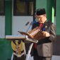 Plh. Kepala Kemenag Tanah Bumbu, H. Khairun Noor, S.Ag., memimpin apel peringatan Hari Kesaktian Pancasila dengan membacakan naskah Pancasila di Halaman Kantor Kemenag Tanah Bumbu, Rabu (1/10/2025).