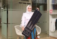 Andi Irmayani dorong pengrajin Tenun Tanah Bumbu berinovasi, lestarikan budaya, dan tingkatkan nilai ekonomi lokal.