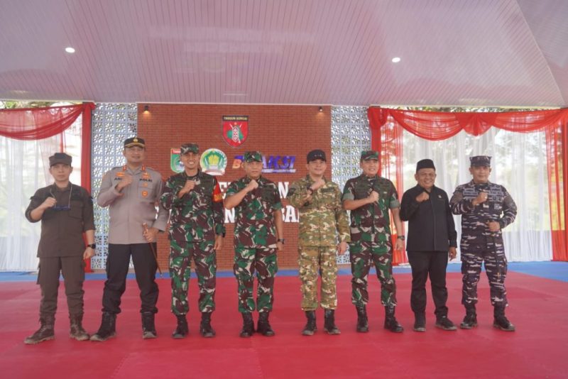 Bupati Tanah Bumbu dampingi Pangdam XXII/Tambun Bungai tutup TMMD ke-126 dan resmikan Padepokan Pencak Silat Militer.