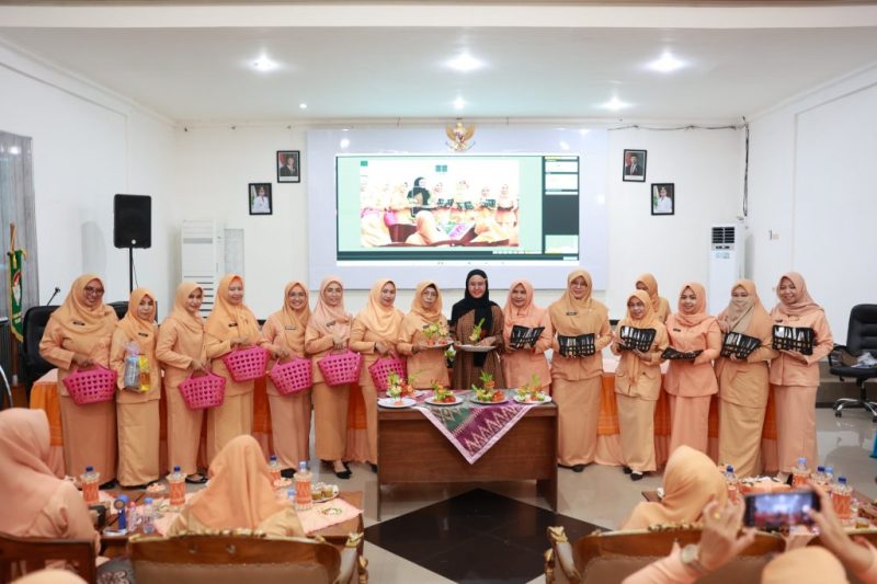 DWP Tanah Bumbu menggelar pelatihan garnis sayuran untuk asah kreativitas anggota dan peluang usaha keluarga